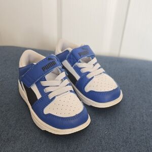 Puma Kids Sneakers in Blue and White